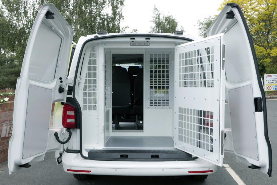 Багажник Volkswagen Transporter Police 2019 года  (UK) (фото 7 из 8)